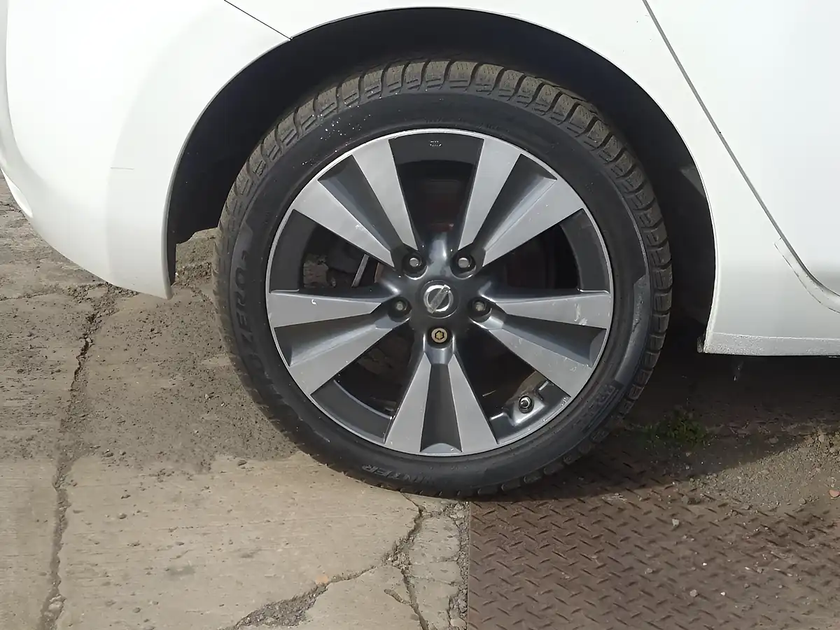 Used 2015 Nissan Leaf Tekna White - Interior and Exterior details 8