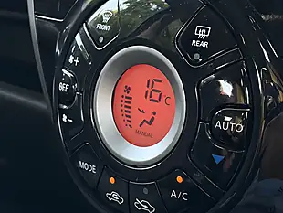 Used 2015 Nissan Micra Tekna Black - Interior and Exterior details 17