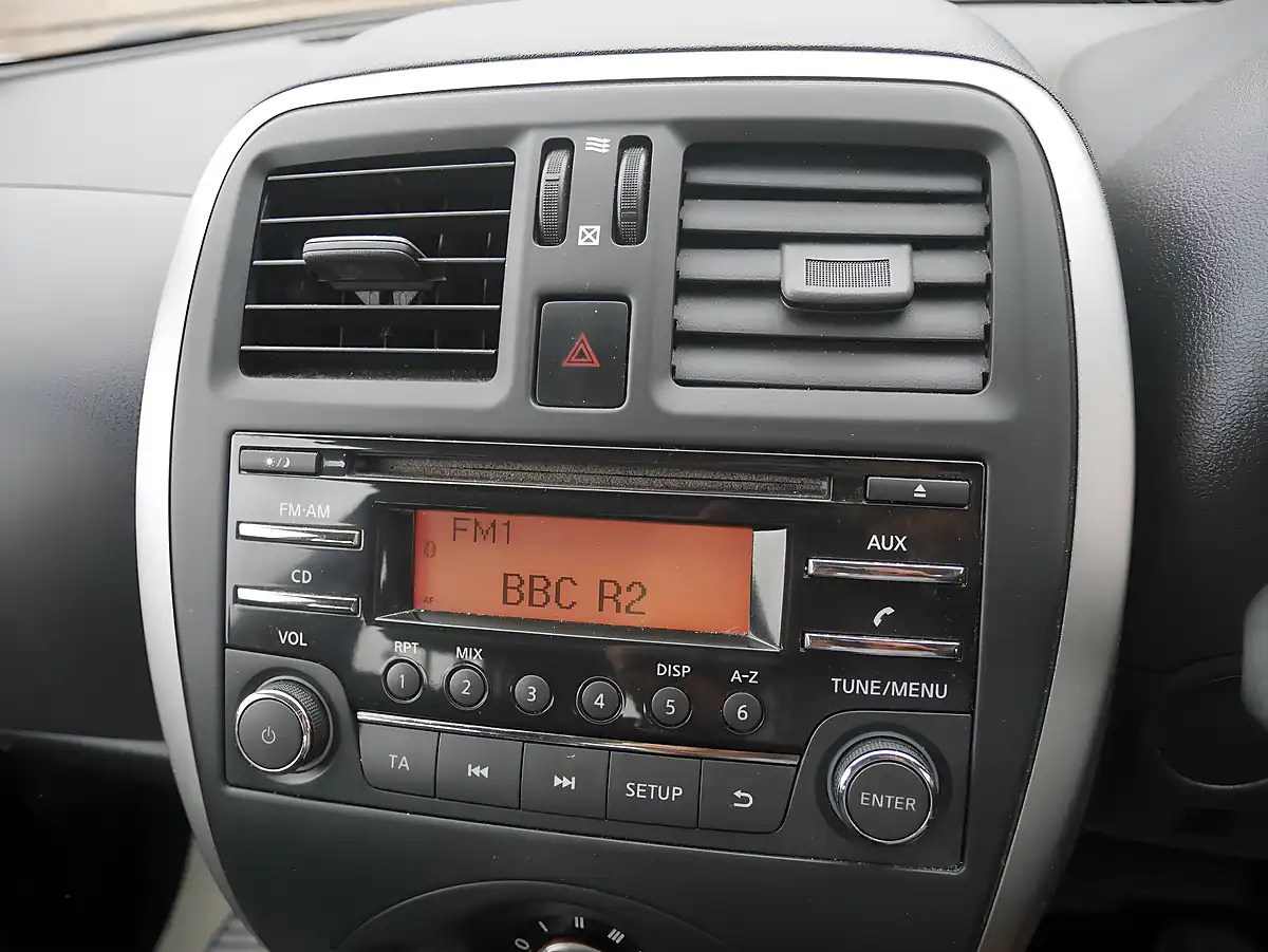 Used 2015 Nissan Micra Visia Universal Silver - Interior and Exterior details 15