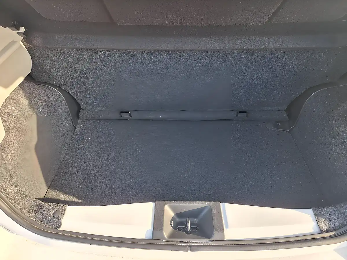 Used 2015 Nissan Micra Visia White - Interior and Exterior details 5