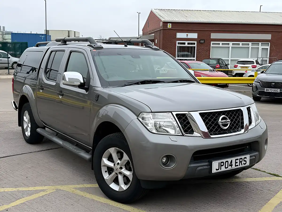 Used 2015 Nissan Navara Tekna Twilight Grey - Front View