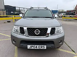 Used 2015 Nissan Navara Tekna Twilight Grey - Interior and Exterior details 14