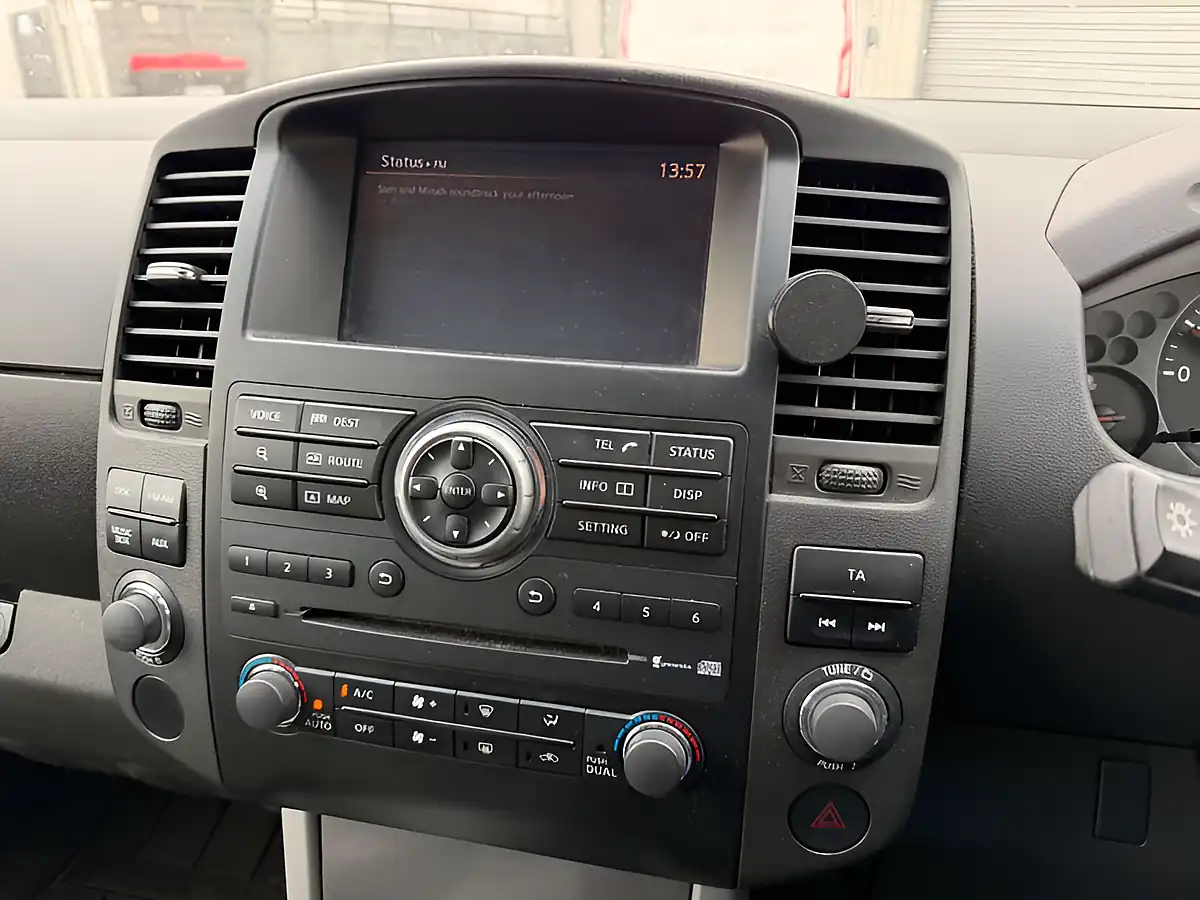 Used 2015 Nissan Navara Tekna Twilight Grey - Interior and Exterior details 15