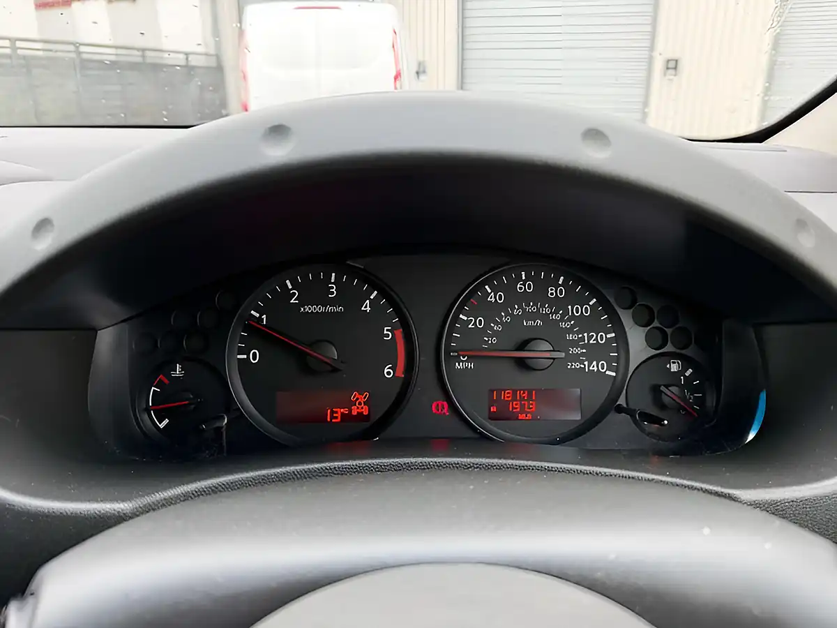 Used 2015 Nissan Navara Tekna Twilight Grey - Interior and Exterior details 18