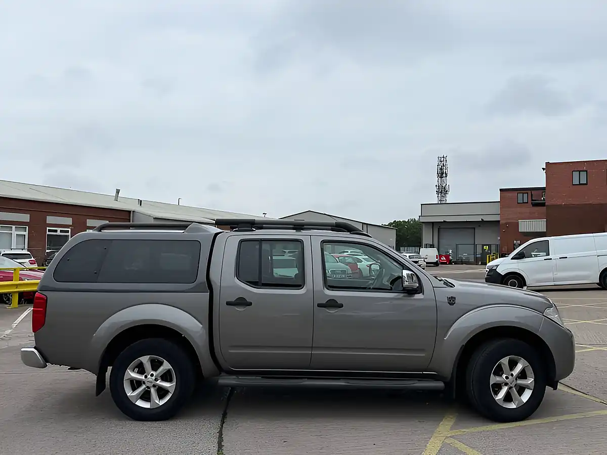 Used 2015 Nissan Navara Tekna Twilight Grey - Interior and Exterior details 2