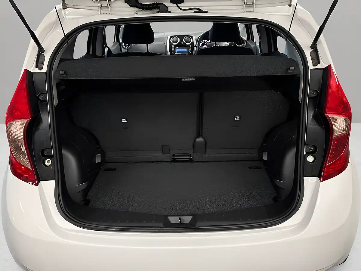 Used 2015 Nissan Note Acenta Premium White - Interior and Exterior details 8