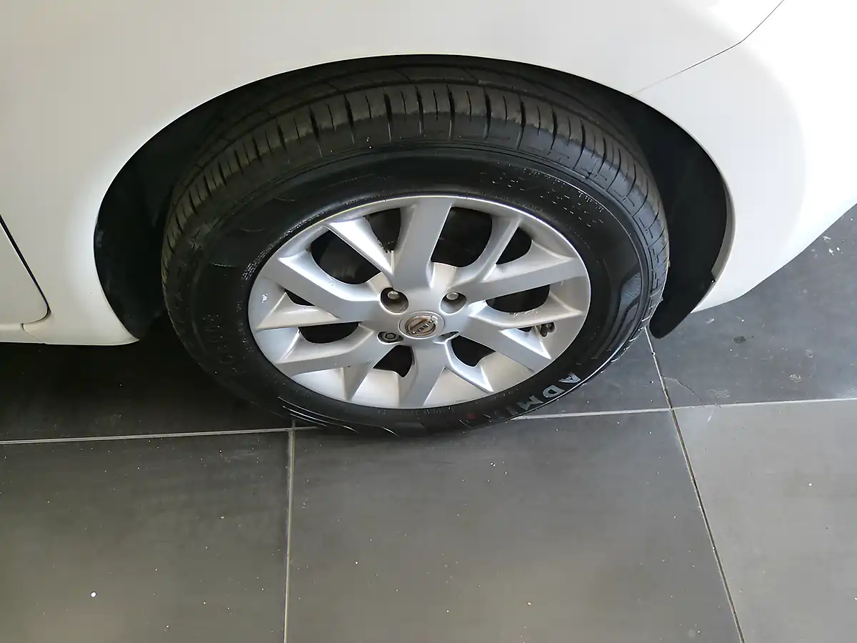 Used 2015 Nissan Note Acenta White - Interior and Exterior details 12