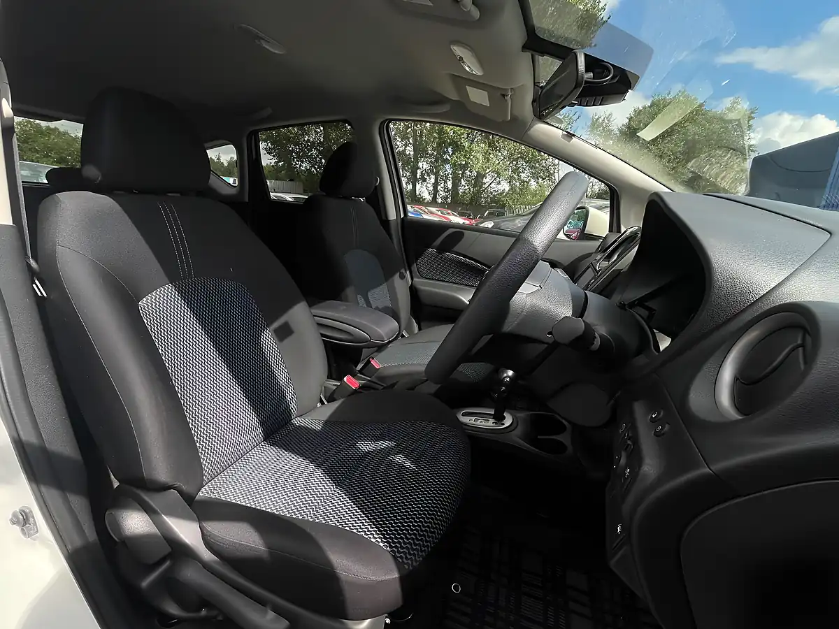 Used 2015 Nissan Note Acenta White - Interior and Exterior details 11