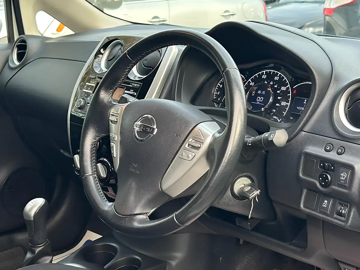 Used 2015 Nissan Note Acenta White - Interior and Exterior details 9