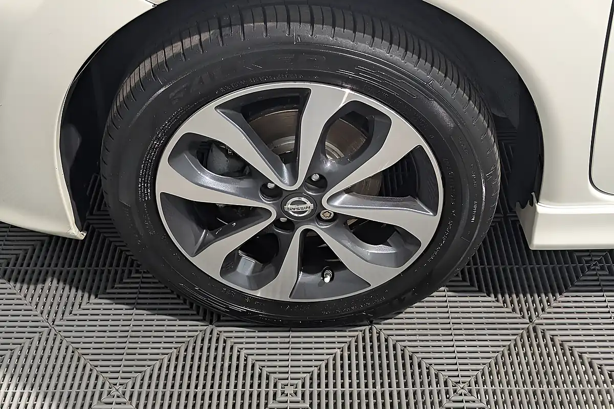 Used 2015 Nissan Note N-Tec White - Interior and Exterior details 10