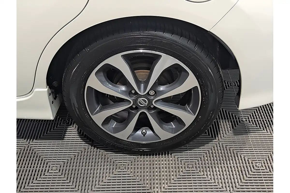 Used 2015 Nissan Note N-Tec White - Interior and Exterior details 12