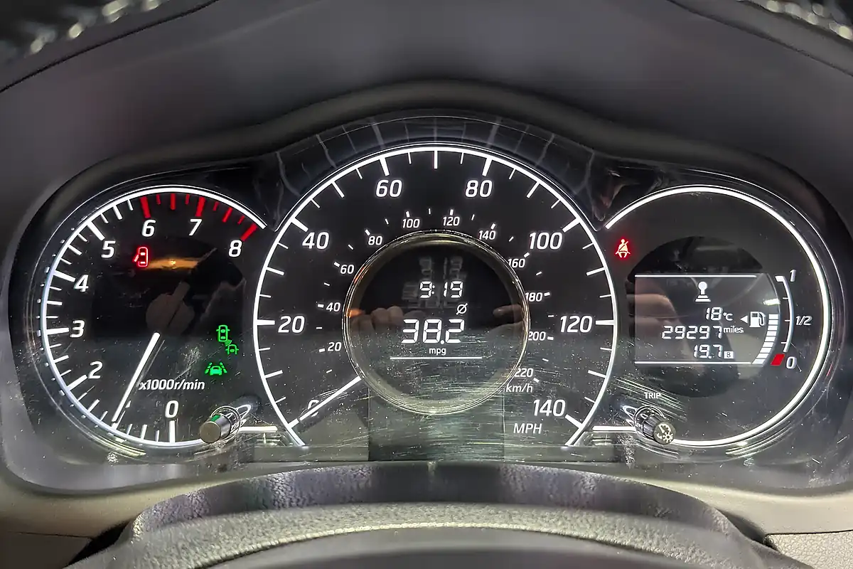 Used 2015 Nissan Note N-Tec White - Interior and Exterior details 14