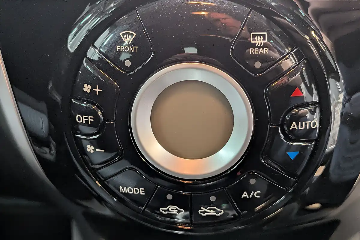 Used 2015 Nissan Note N-Tec White - Interior and Exterior details 18