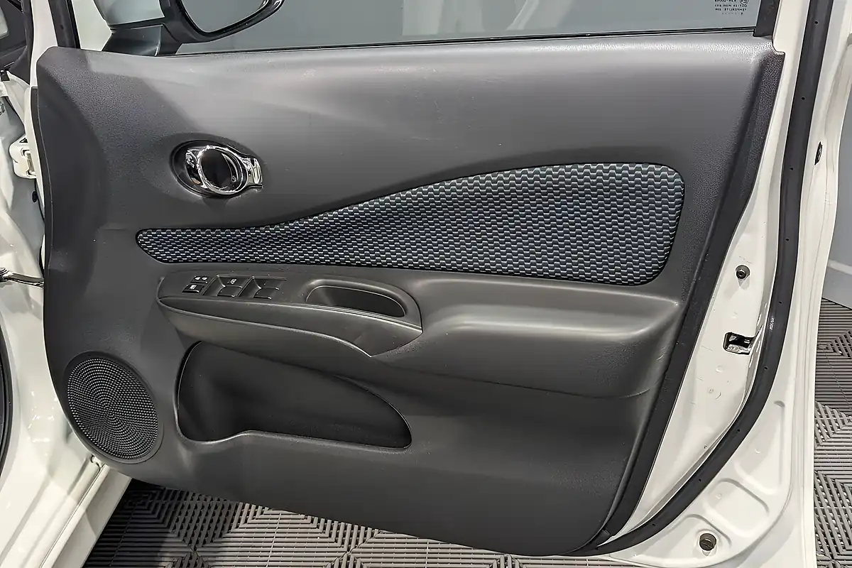 Used 2015 Nissan Note N-Tec White - Interior and Exterior details 19
