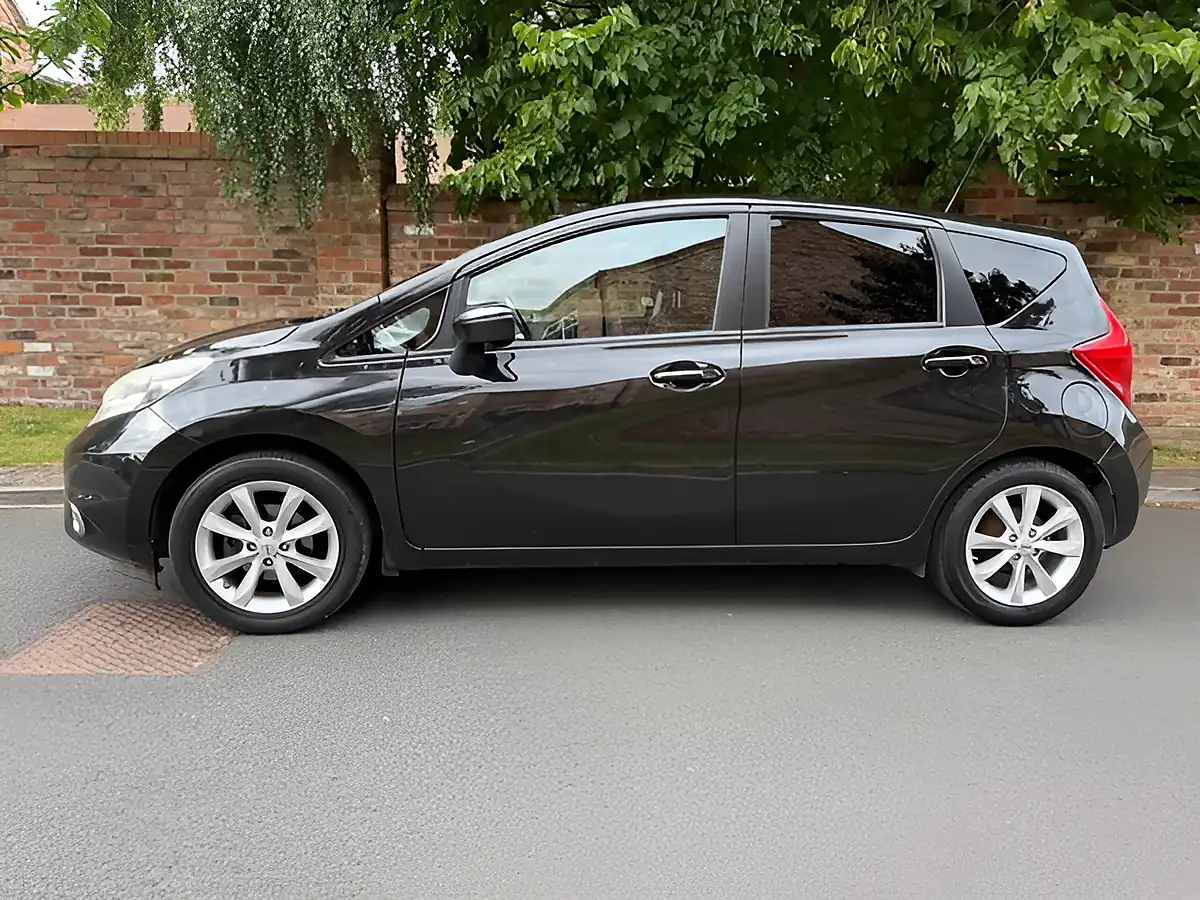 Used 2015 Nissan Note Tekna Black - Interior and Exterior details 9
