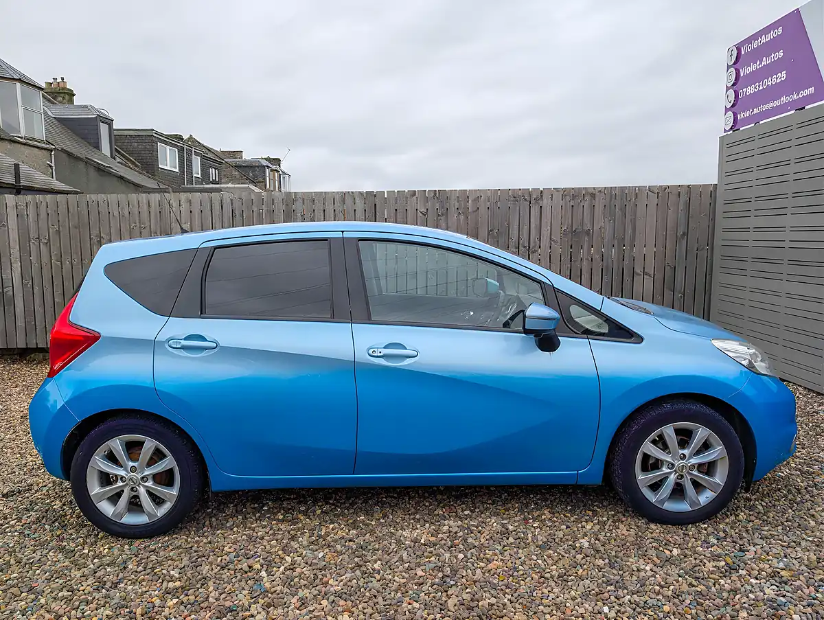 Used 2015 Nissan Note Tekna Blue - Interior and Exterior details 11
