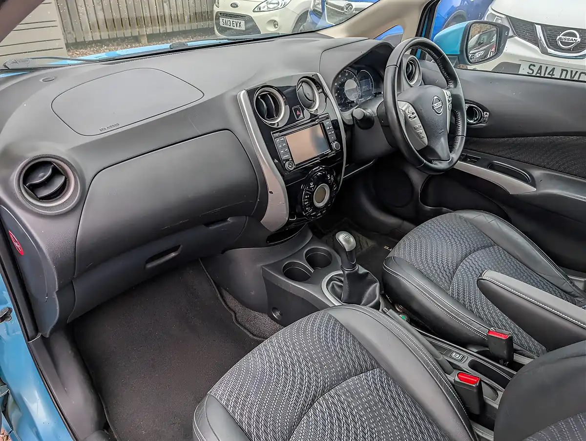 Used 2015 Nissan Note Tekna Blue - Interior and Exterior details 14
