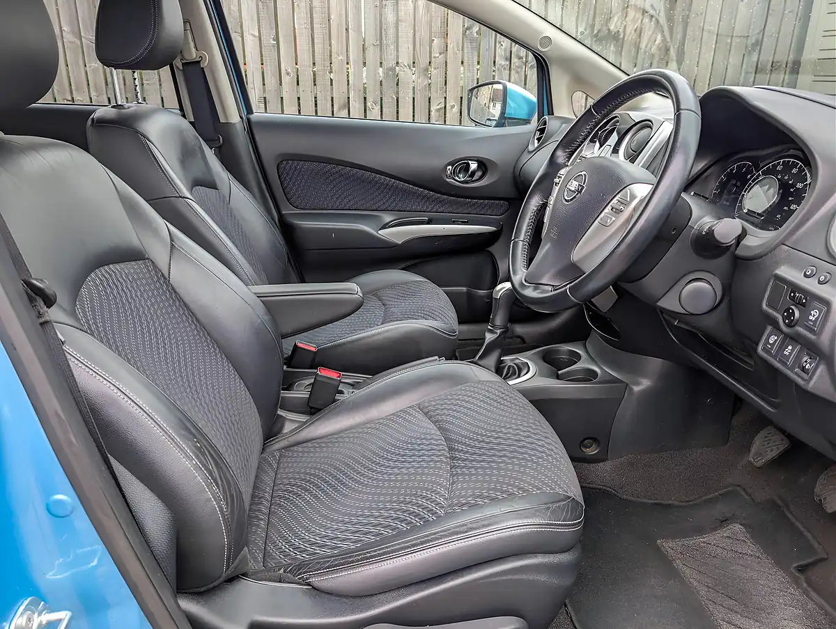 Used 2015 Nissan Note Tekna Blue - Interior and Exterior details 15