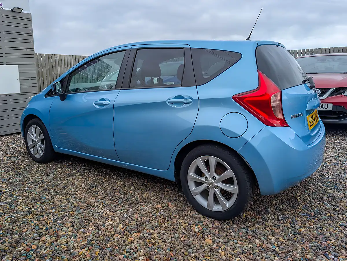 Used 2015 Nissan Note Tekna Blue - Interior and Exterior details 8