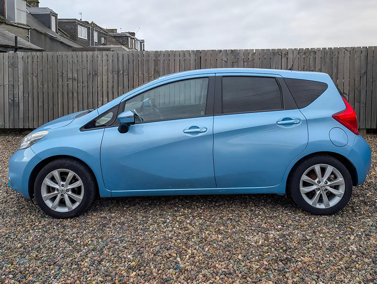 Used 2015 Nissan Note Tekna Blue - Interior and Exterior details 9