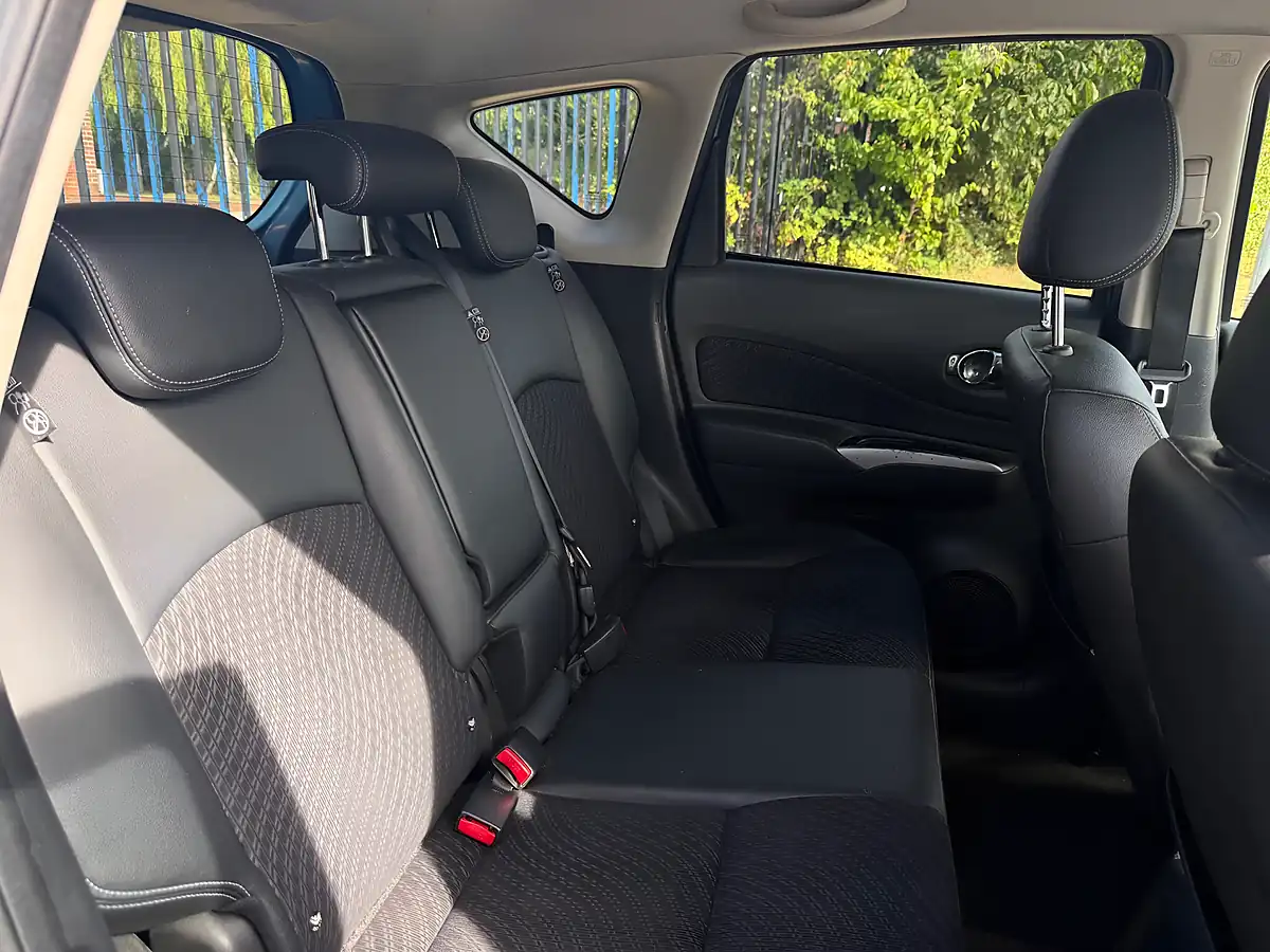 Used 2015 Nissan Note Tekna Blue - Interior and Exterior details 12