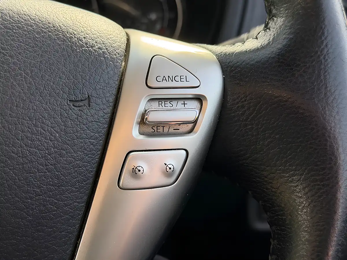 Used 2015 Nissan Note Tekna Blue - Interior and Exterior details 14
