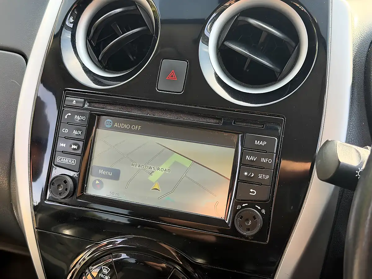 Used 2015 Nissan Note Tekna Blue - Interior and Exterior details 15
