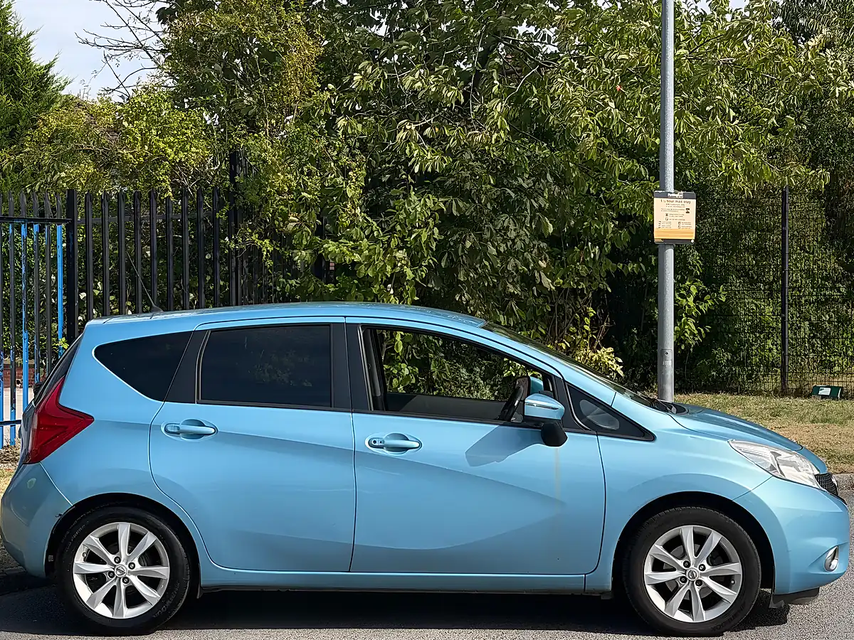 Used 2015 Nissan Note Tekna Blue - Interior and Exterior details 4