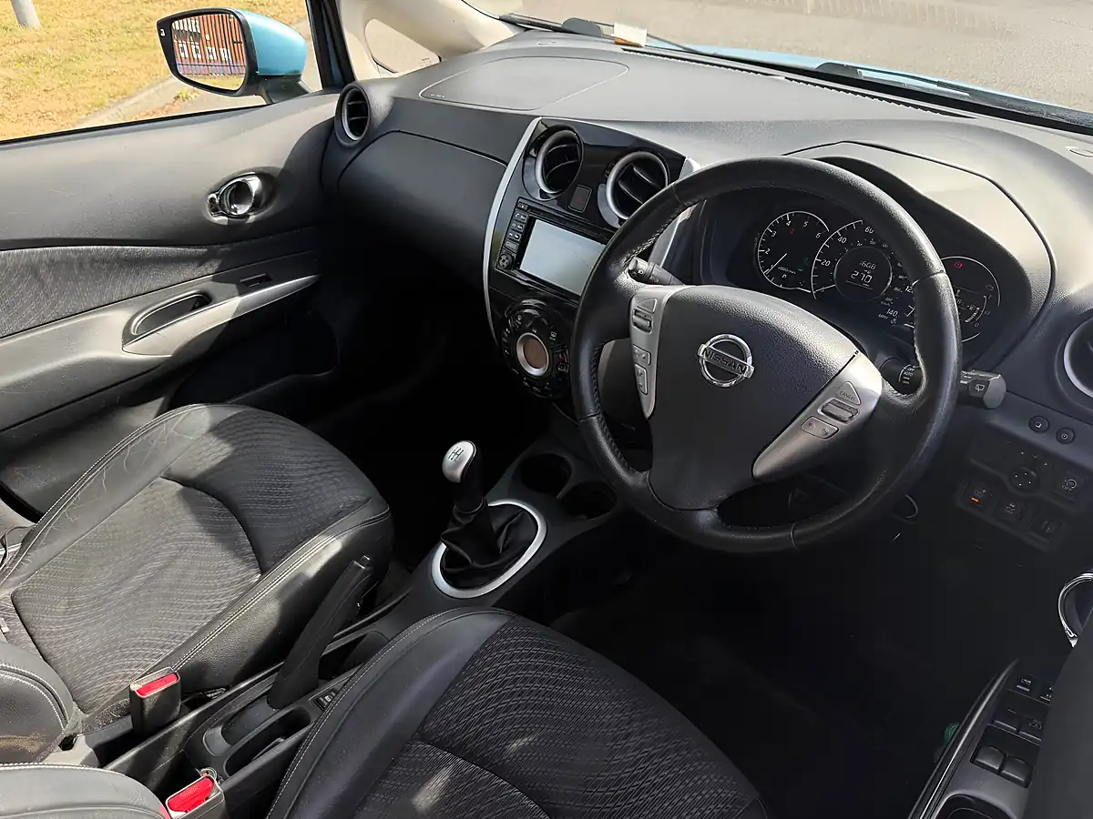 Used 2015 Nissan Note Tekna Blue - Interior and Exterior details 8