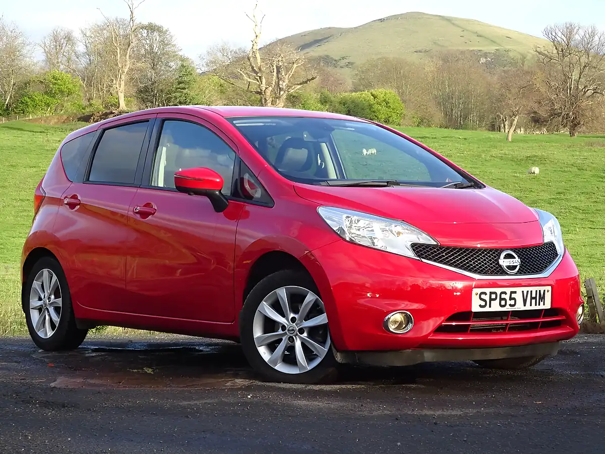 Used 2015 Nissan Note Tekna Red - Front View
