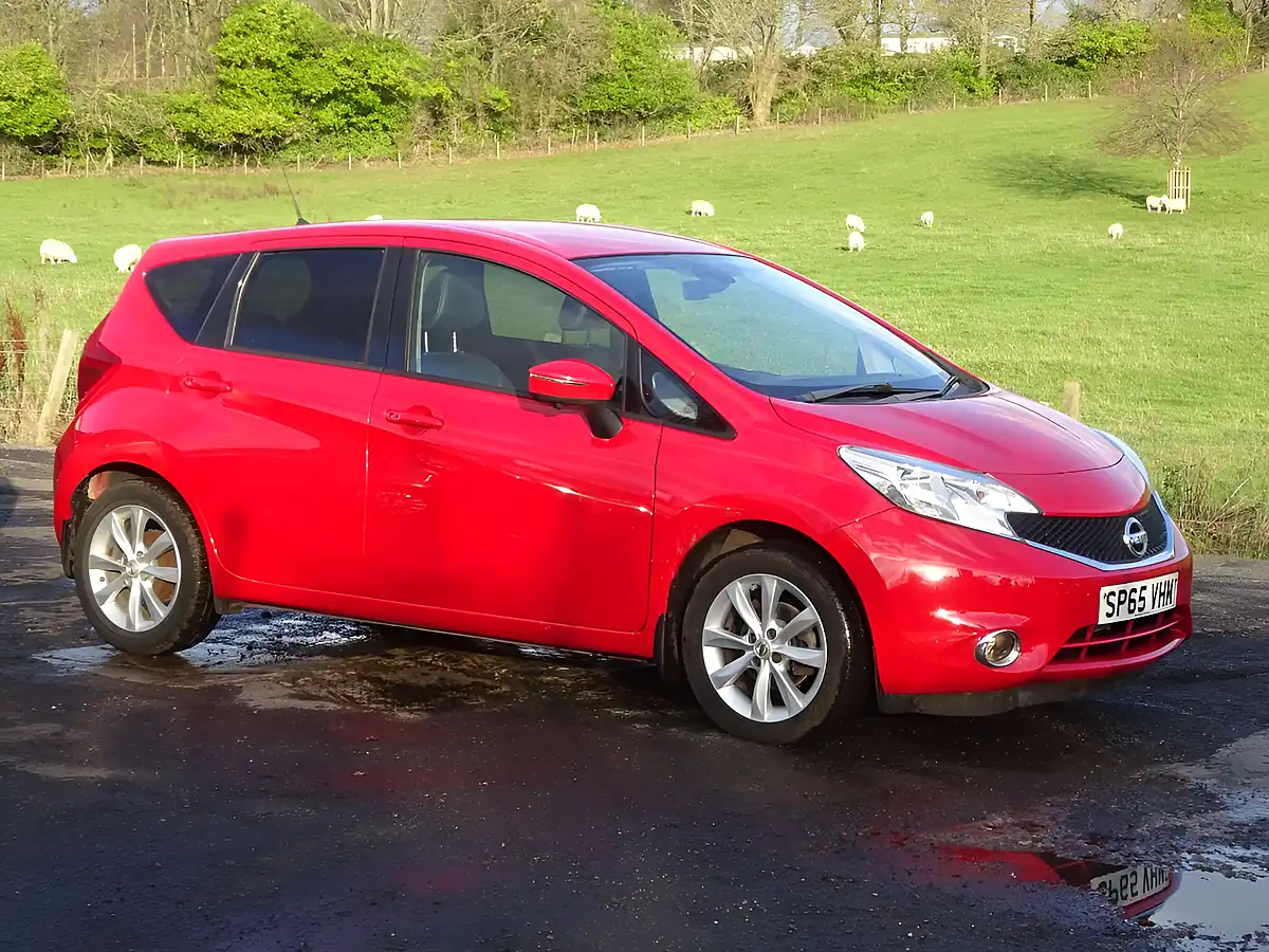 Used 2015 Nissan Note Tekna Red - Interior and Exterior details 10
