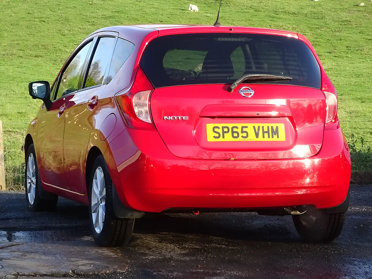 Used 2015 Nissan Note Tekna Red - Interior and Exterior details 4