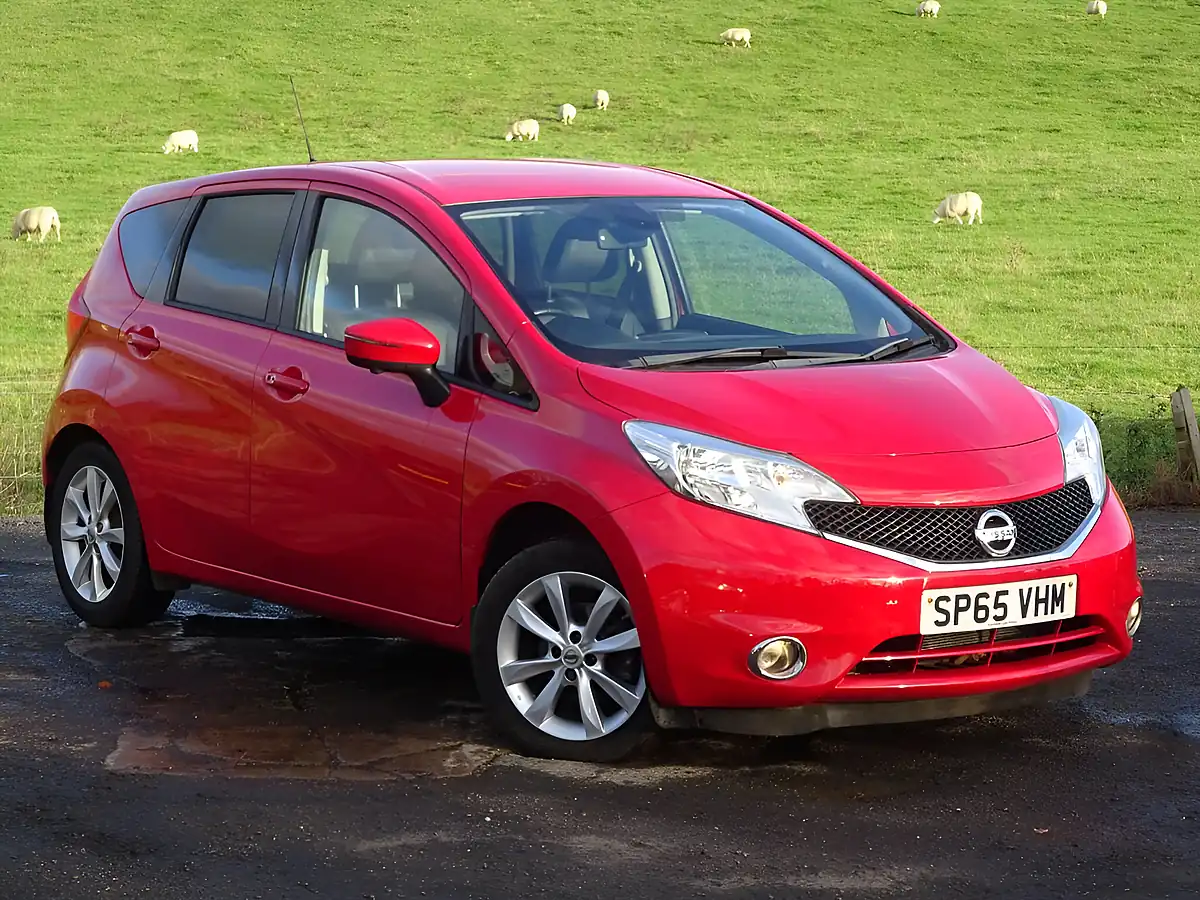 Used 2015 Nissan Note Tekna Red - Interior and Exterior details 6