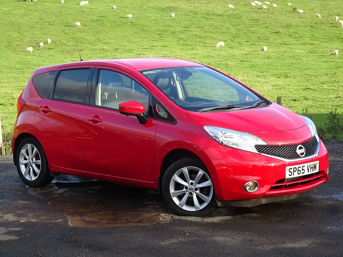 Used 2015 Nissan Note Tekna Red - Interior and Exterior details 7