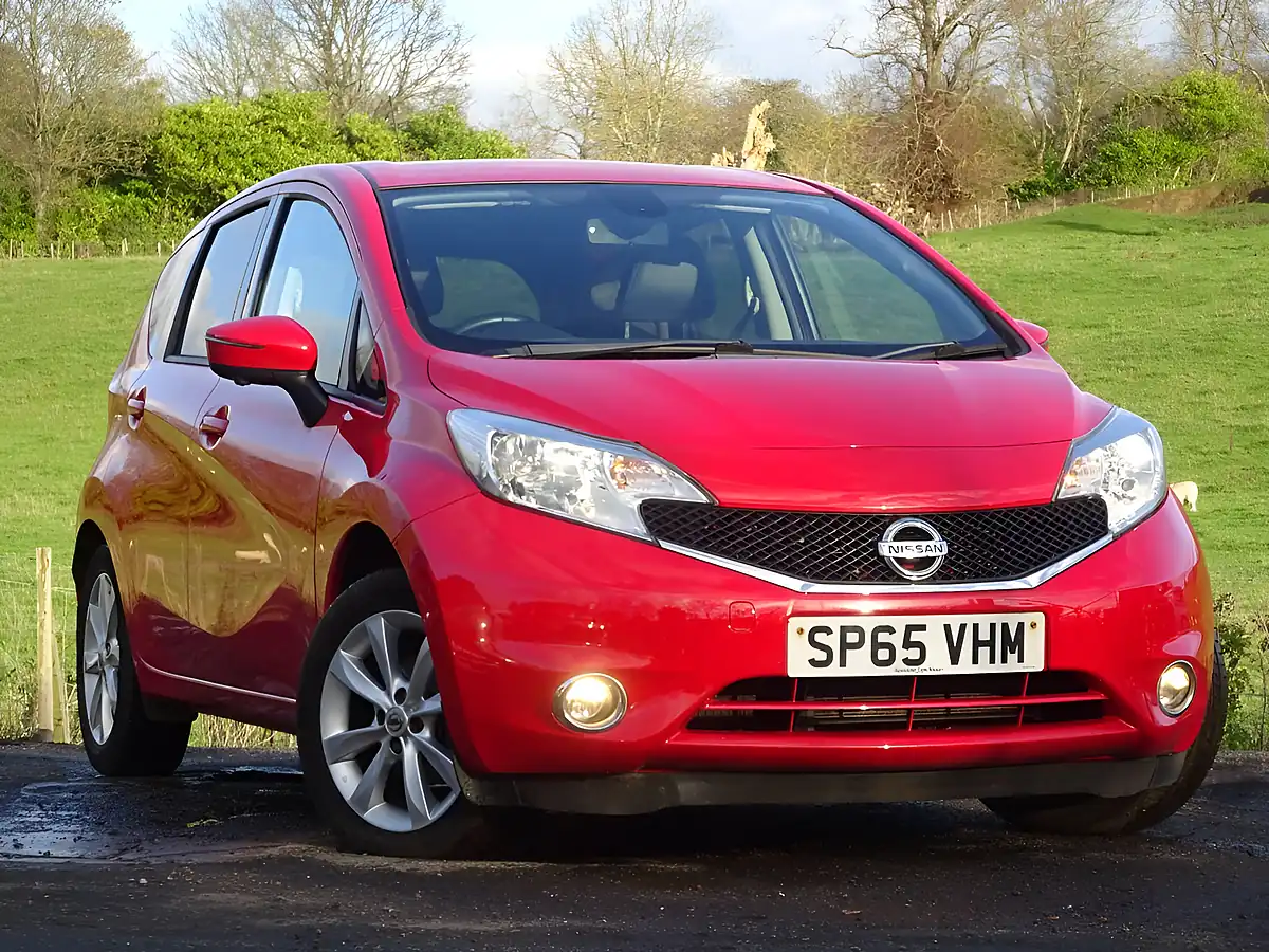 Used 2015 Nissan Note Tekna Red - Interior and Exterior details 8