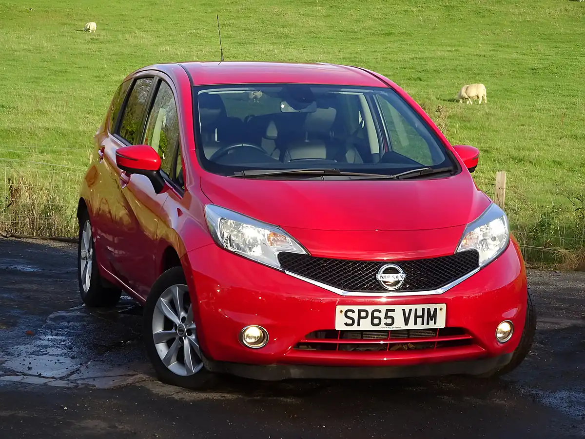 Used 2015 Nissan Note Tekna Red - Interior and Exterior details 9