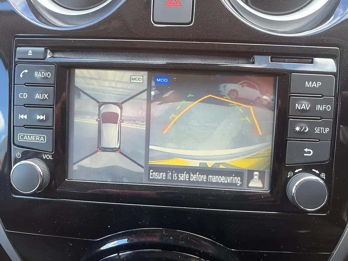 Used 2015 Nissan Note Tekna Silver - Interior and Exterior details 10