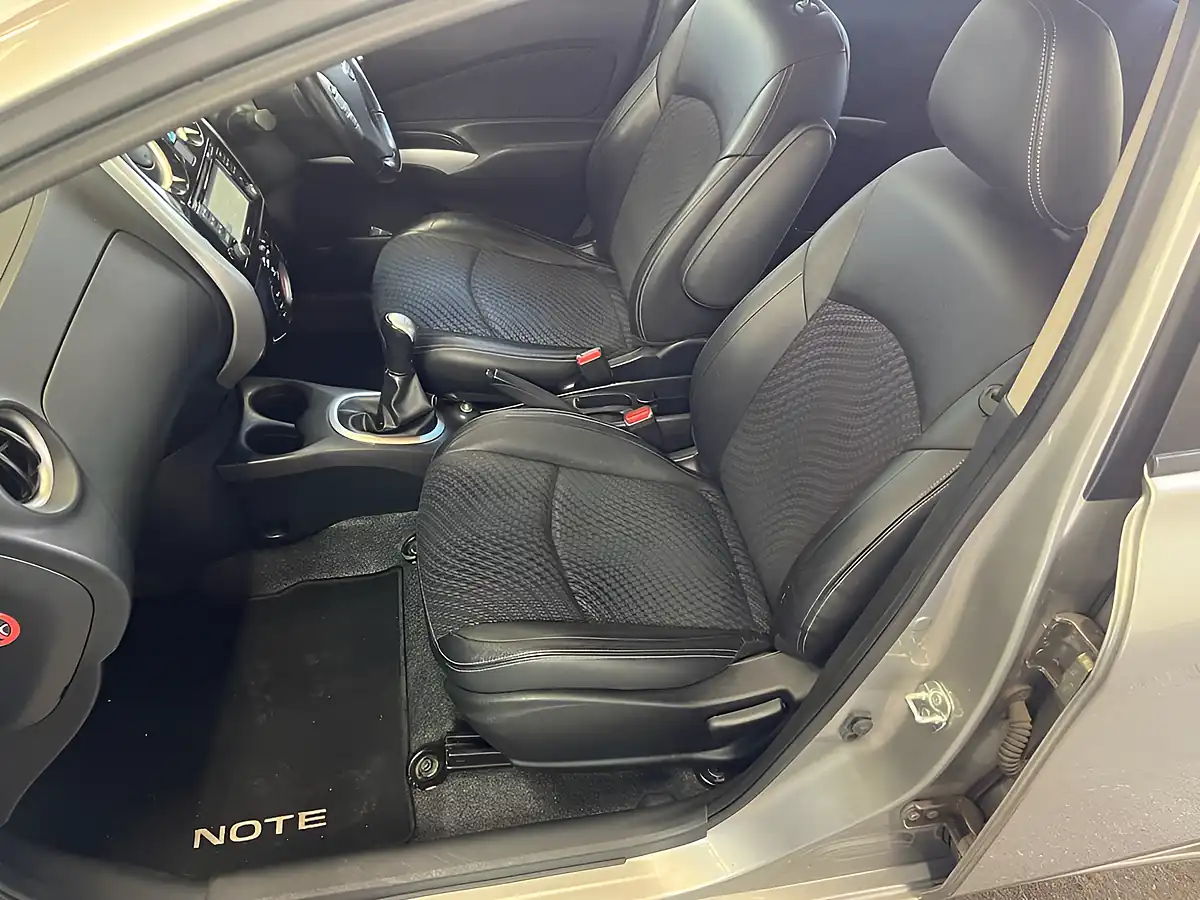 Used 2015 Nissan Note Tekna Silver - Interior and Exterior details 14
