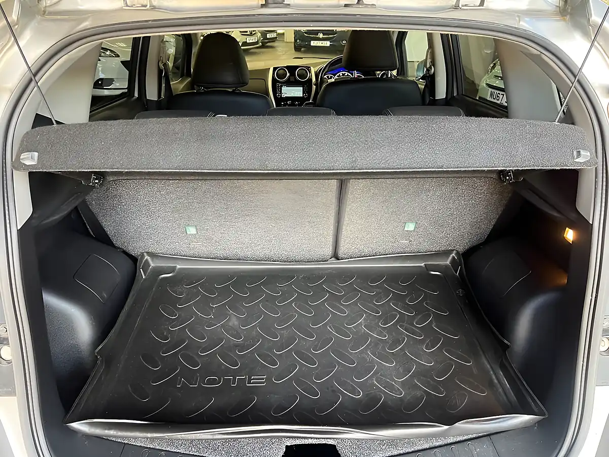 Used 2015 Nissan Note Tekna Silver - Interior and Exterior details 17