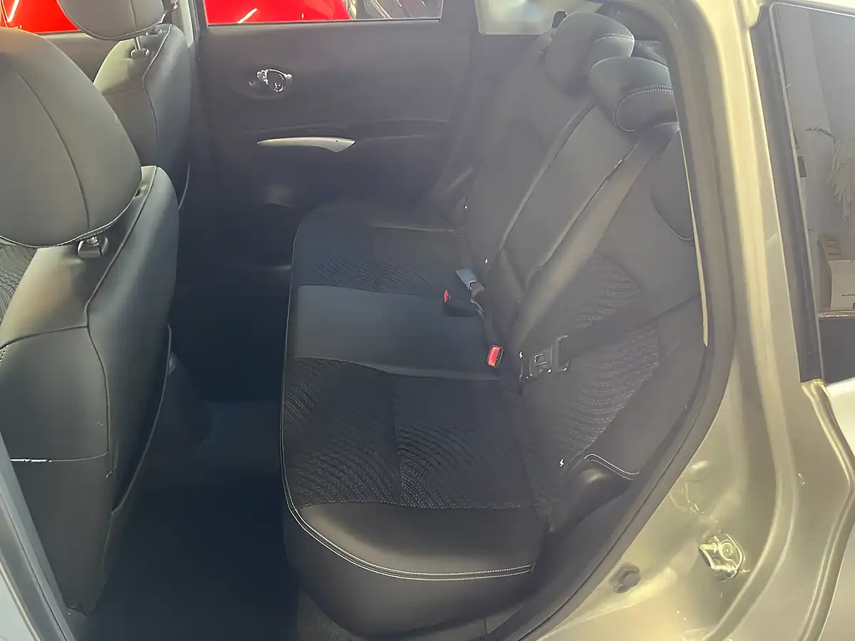 Used 2015 Nissan Note Tekna Silver - Interior and Exterior details 18