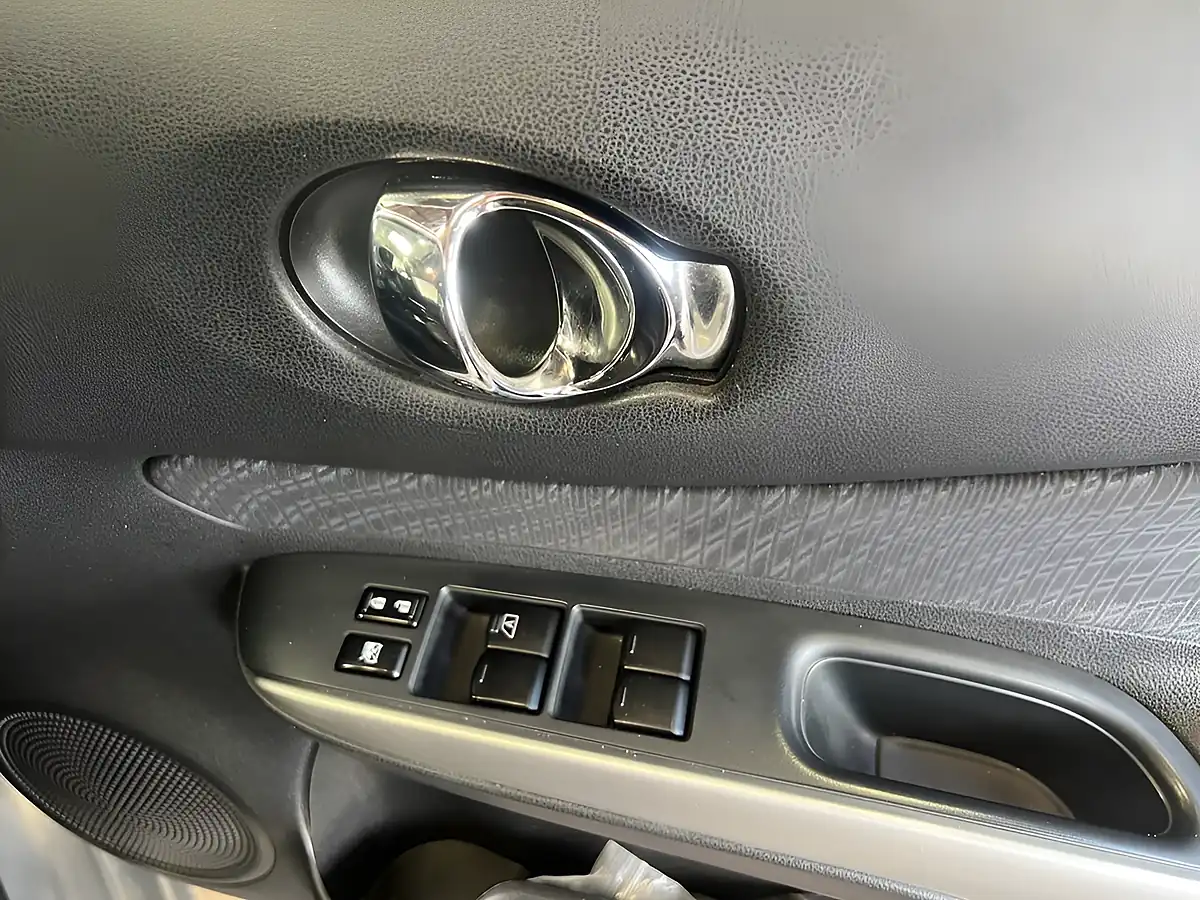 Used 2015 Nissan Note Tekna Silver - Interior and Exterior details 20