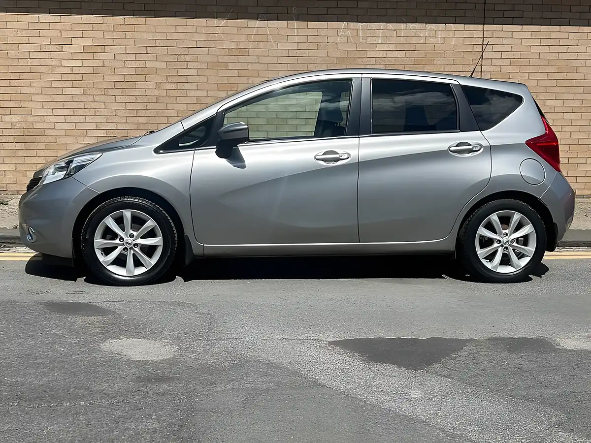 Used 2015 Nissan Note Tekna Silver - Interior and Exterior details 5