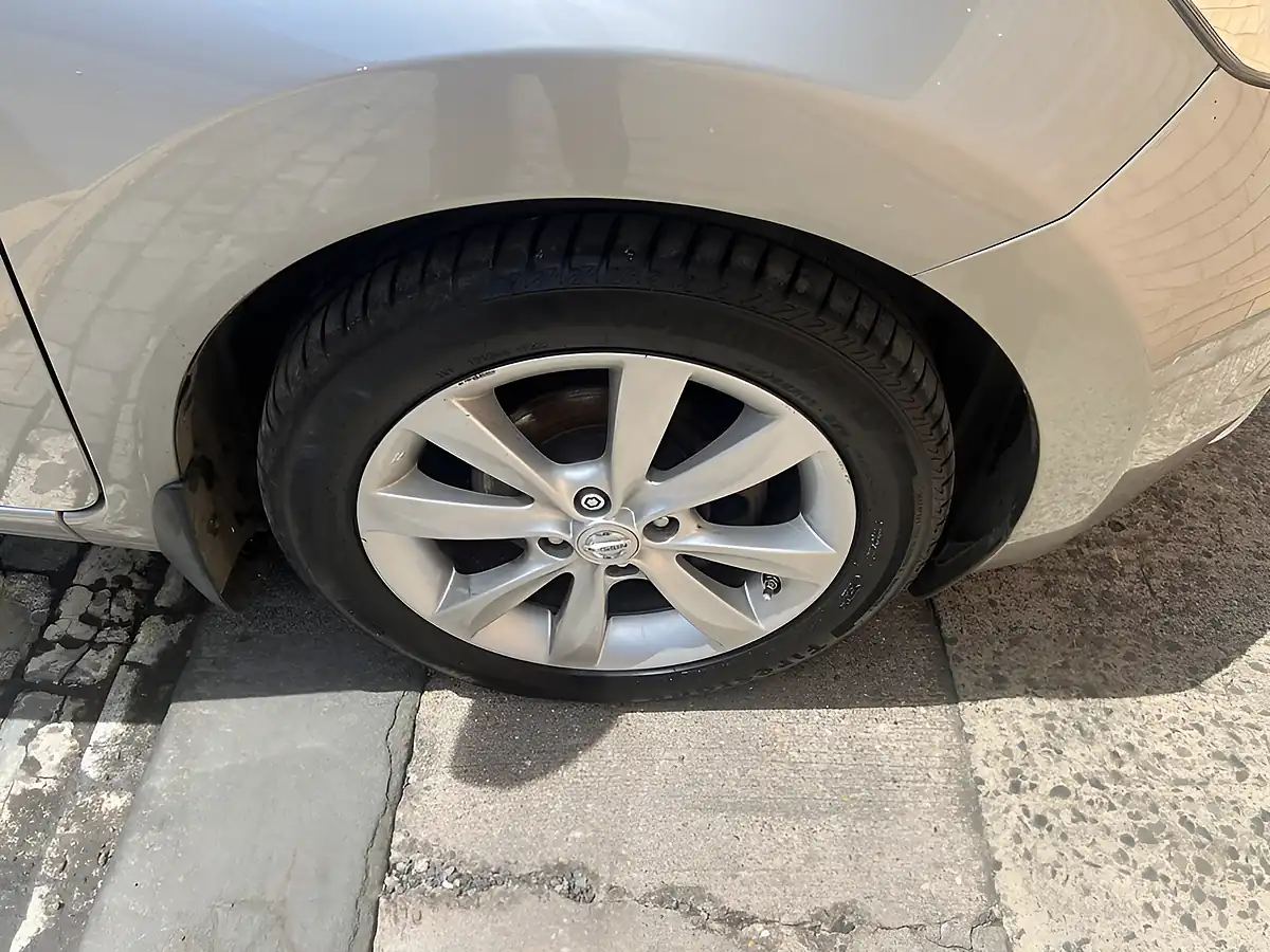 Used 2015 Nissan Note Tekna Silver - Interior and Exterior details 7
