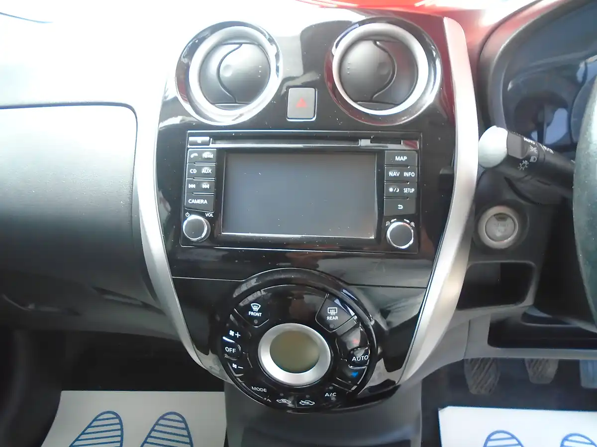 Used 2015 Nissan Note Tekna Silver - Interior and Exterior details 10