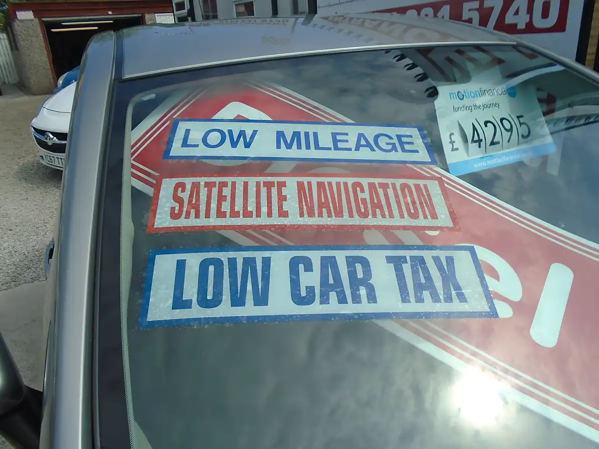Used 2015 Nissan Note Tekna Silver - Interior and Exterior details 13