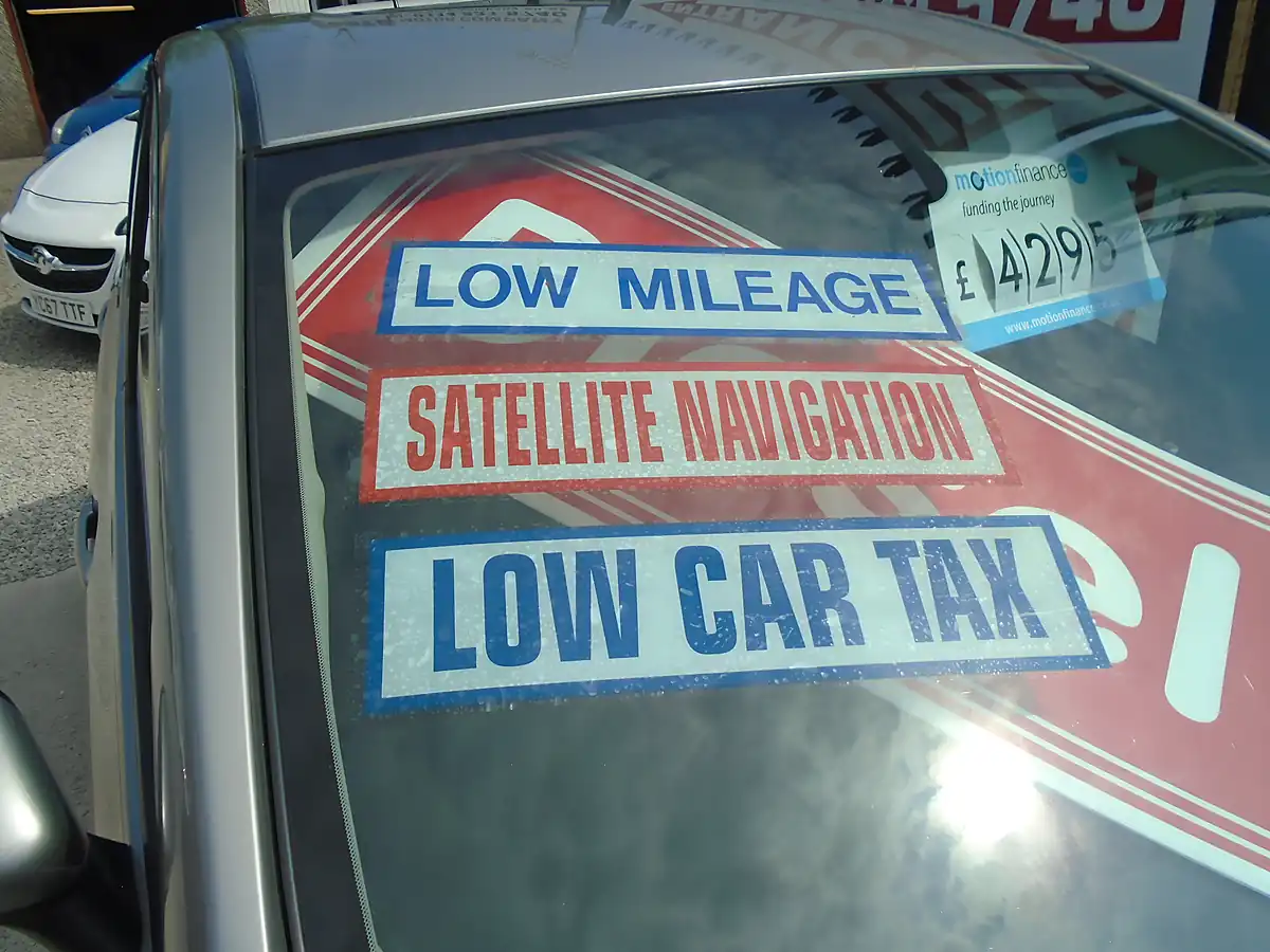 Used 2015 Nissan Note Tekna Silver - Interior and Exterior details 4