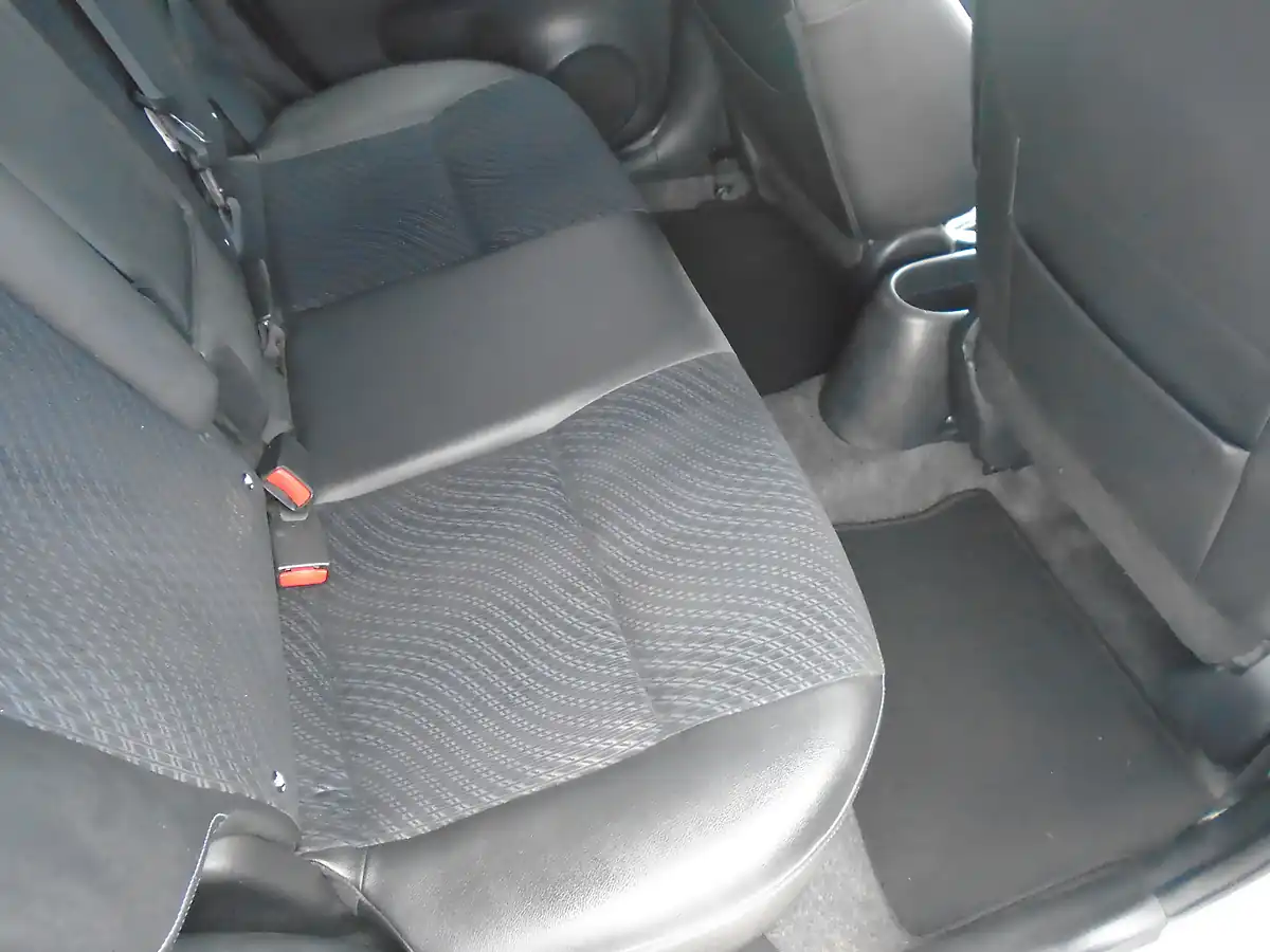 Used 2015 Nissan Note Tekna Silver - Interior and Exterior details 7