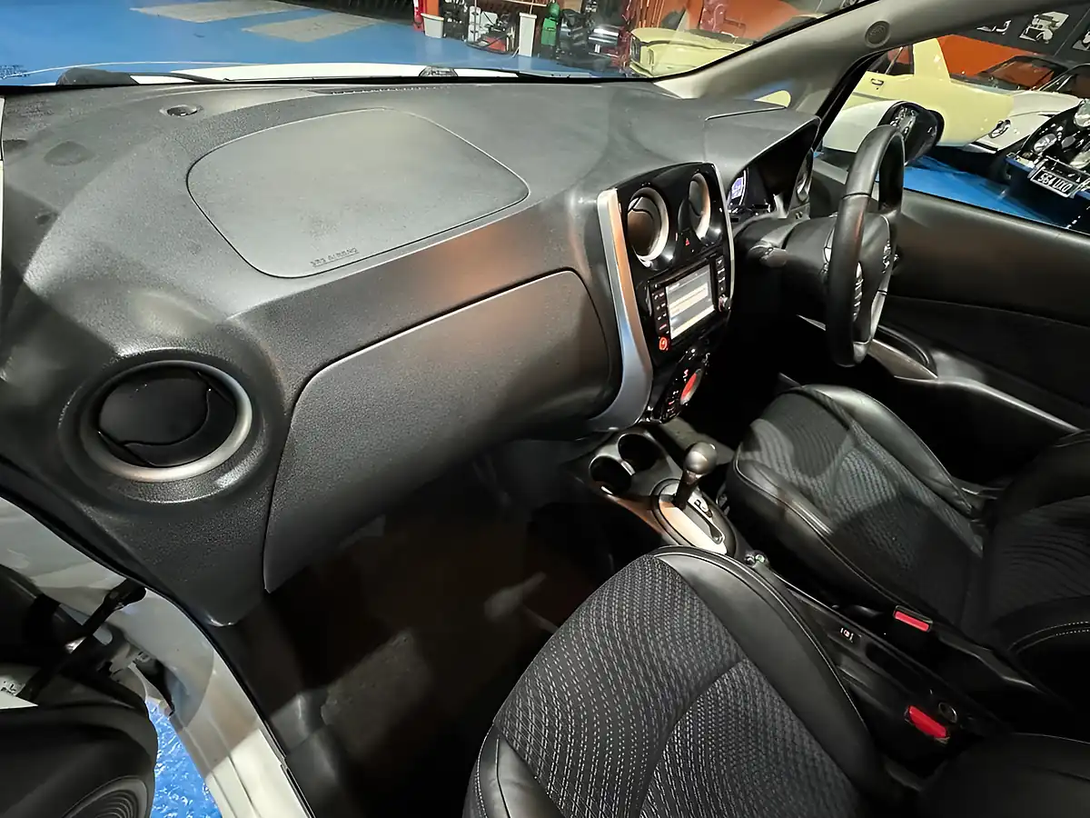 Used 2015 Nissan Note Tekna White - Interior and Exterior details 14
