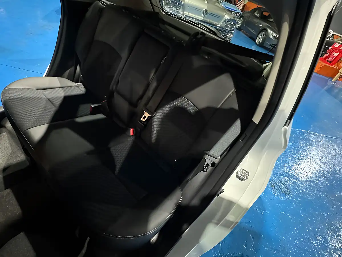 Used 2015 Nissan Note Tekna White - Interior and Exterior details 17