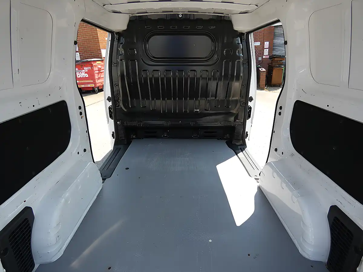 Used 2015 Nissan NV200 Acenta White - Interior and Exterior details 3